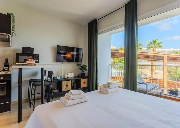 Estea - Peyia's Pearl - *